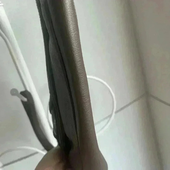 Kenneth Cole Reaction Brown Leather Wristlet Handbag - Picture 6 of 9